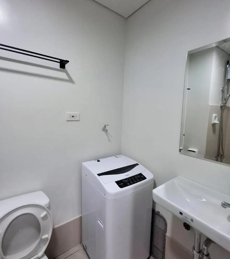 Smdc Bloom Cozy 2Br Condo Wifi & Netflix Near Naia Manila 0*,  Philippines